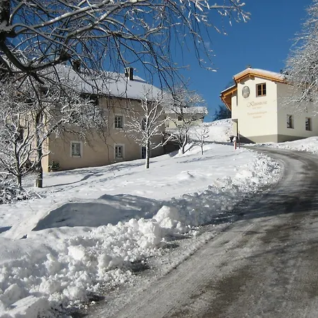 Klausmoarhof مزرعة للإقامة Leisach